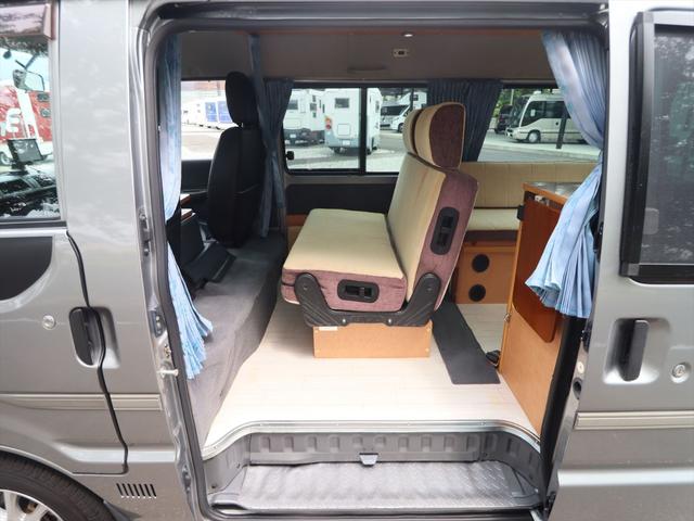 ボンゴバン キャンピングカー広島　プチ　チョイス２　キャンピングカー　ポップアップルーフ　ＦＦヒーター　ポータブル冷蔵庫　シンク　引出式カセットコンロ　サブバッテリー　走行充電　外部電源　網戸２枚　カーテン　リアラダー（2枚目）