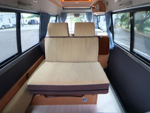 ボンゴバン キャンピングカー広島　プチ　チョイス２　キャンピングカー　ポップアップルーフ　ＦＦヒーター　ポータブル冷蔵庫　シンク　引出式カセットコンロ　サブバッテリー　走行充電　外部電源　網戸２枚　カーテン　リアラダー（3枚目）
