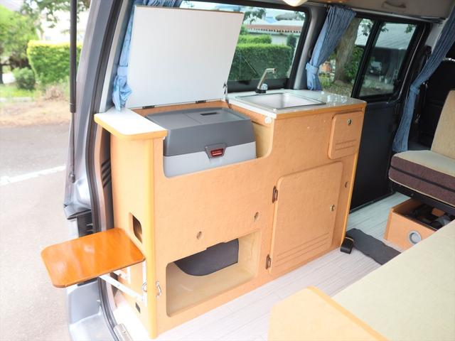 ボンゴバン キャンピングカー広島　プチ　チョイス２　キャンピングカー　ポップアップルーフ　ＦＦヒーター　ポータブル冷蔵庫　シンク　引出式カセットコンロ　サブバッテリー　走行充電　外部電源　網戸２枚　カーテン　リアラダー（10枚目）