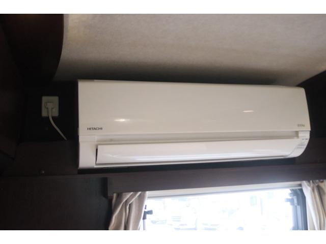カムロード クレソンボヤージュ　エボライト　キャンピングカー　家庭用エアコン　ＦＦヒーター　ソーラーパネル　インバーター１５００Ｗ　トリプルサブ　電子レンジ　テレビ　　リアスタビライザー　強化ショック　冷蔵庫　シンク　リアクーラー　バックカメラ（7枚目）