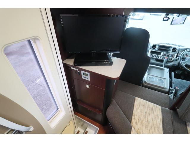 カムロード クレソンボヤージュ　エボライト　キャンピングカー　家庭用エアコン　ＦＦヒーター　ソーラーパネル　インバーター１５００Ｗ　トリプルサブ　電子レンジ　テレビ　　リアスタビライザー　強化ショック　冷蔵庫　シンク　リアクーラー　バックカメラ（11枚目）