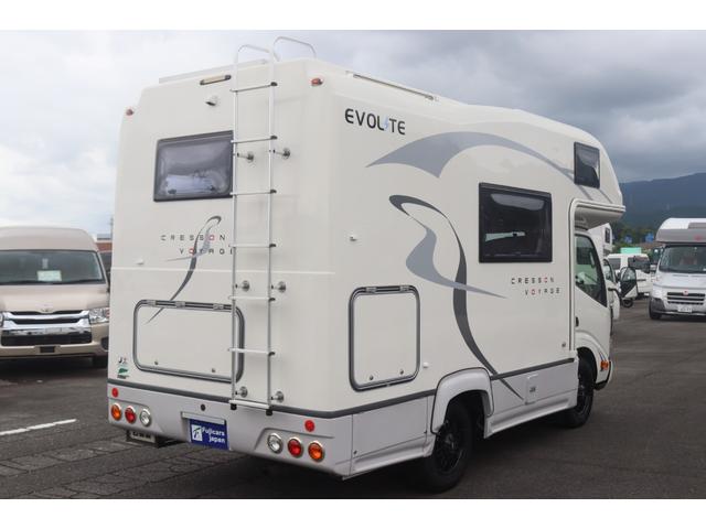 カムロード クレソンボヤージュ　エボライト　キャンピングカー　家庭用エアコン　ＦＦヒーター　ソーラーパネル　インバーター１５００Ｗ　トリプルサブ　電子レンジ　テレビ　　リアスタビライザー　強化ショック　冷蔵庫　シンク　リアクーラー　バックカメラ（17枚目）