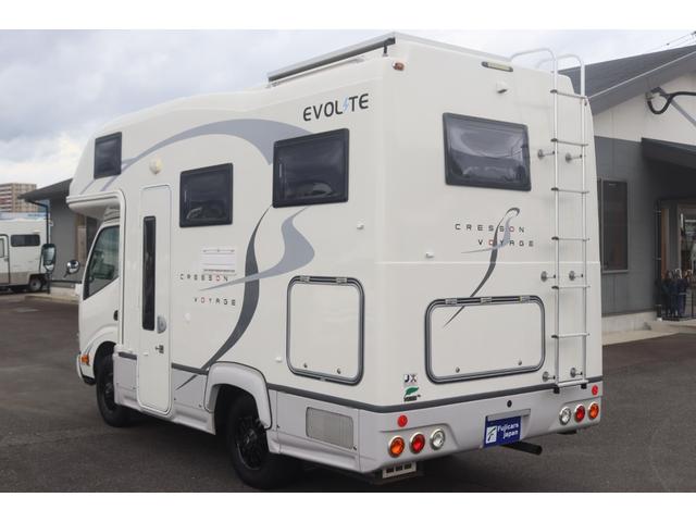 カムロード クレソンボヤージュ　エボライト　キャンピングカー　家庭用エアコン　ＦＦヒーター　ソーラーパネル　インバーター１５００Ｗ　トリプルサブ　電子レンジ　テレビ　　リアスタビライザー　強化ショック　冷蔵庫　シンク　リアクーラー　バックカメラ（18枚目）