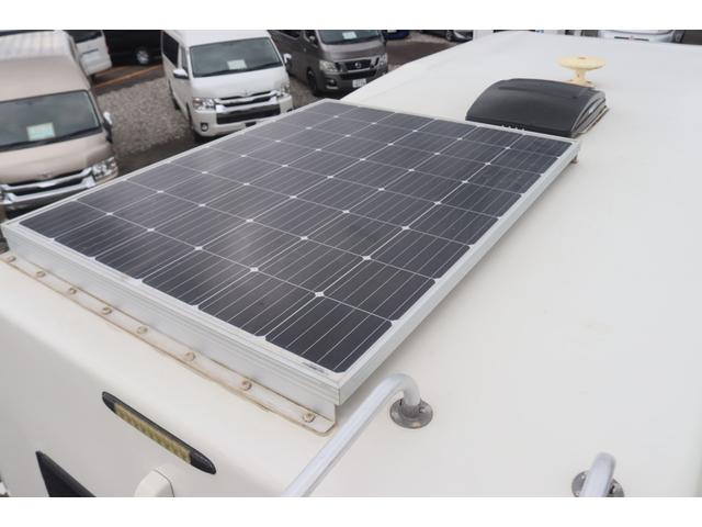 カムロード クレソンボヤージュ　エボライト　キャンピングカー　家庭用エアコン　ＦＦヒーター　ソーラーパネル　インバーター１５００Ｗ　トリプルサブ　電子レンジ　テレビ　　リアスタビライザー　強化ショック　冷蔵庫　シンク　リアクーラー　バックカメラ（19枚目）