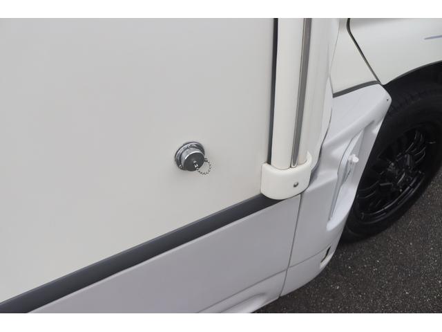 カムロード クレソンボヤージュ　エボライト　キャンピングカー　家庭用エアコン　ＦＦヒーター　ソーラーパネル　インバーター１５００Ｗ　トリプルサブ　電子レンジ　テレビ　　リアスタビライザー　強化ショック　冷蔵庫　シンク　リアクーラー　バックカメラ（21枚目）