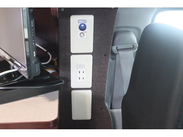 カムロード クレソンボヤージュ　エボライト　キャンピングカー　家庭用エアコン　ＦＦヒーター　ソーラーパネル　インバーター１５００Ｗ　トリプルサブ　電子レンジ　テレビ　　リアスタビライザー　強化ショック　冷蔵庫　シンク　リアクーラー　バックカメラ（38枚目）
