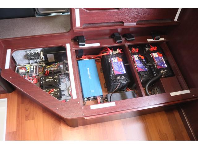 カムロード クレソンボヤージュ　エボライト　キャンピングカー　家庭用エアコン　ＦＦヒーター　ソーラーパネル　インバーター１５００Ｗ　トリプルサブ　電子レンジ　テレビ　　リアスタビライザー　強化ショック　冷蔵庫　シンク　リアクーラー　バックカメラ（40枚目）