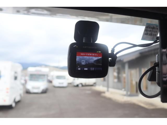 カムロード クレソンボヤージュ　エボライト　キャンピングカー　家庭用エアコン　ＦＦヒーター　ソーラーパネル　インバーター１５００Ｗ　トリプルサブ　電子レンジ　テレビ　　リアスタビライザー　強化ショック　冷蔵庫　シンク　リアクーラー　バックカメラ（48枚目）