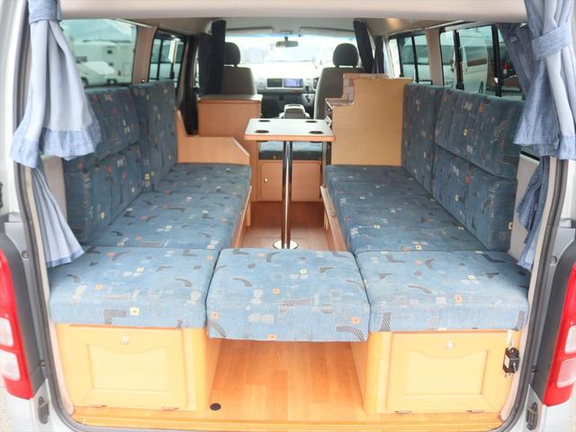 ハイエースワゴン キャンピングカー広島　プレシャスβ　キャンピングカー　ポップアップルーフ　４型フェイス　ＦＦヒーター　シンク　ＤＣ４０Ｌ冷蔵庫　リアクーラー　リアヒーター　１５００Ｗ＋３５０Ｗインバーター　走行充電　外部充電　サイバーナビ　バックカメラ（8枚目）