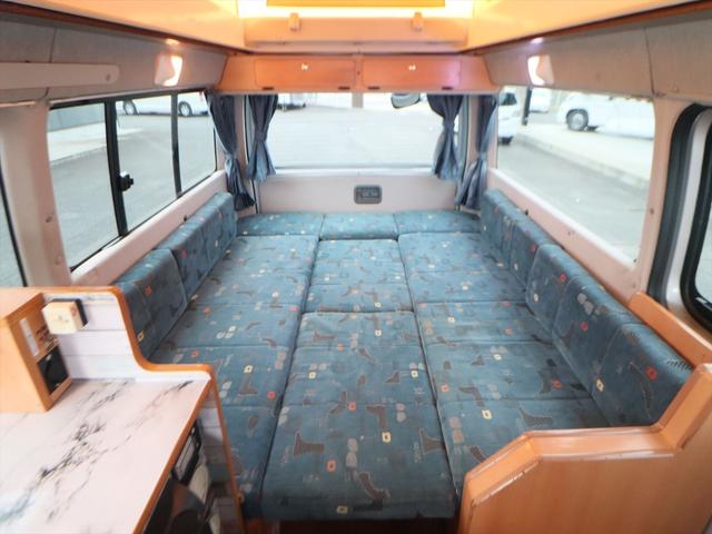 ハイエースワゴン キャンピングカー広島　プレシャスβ　キャンピングカー　ポップアップルーフ　４型フェイス　ＦＦヒーター　シンク　ＤＣ４０Ｌ冷蔵庫　リアクーラー　リアヒーター　１５００Ｗ＋３５０Ｗインバーター　走行充電　外部充電　サイバーナビ　バックカメラ（9枚目）