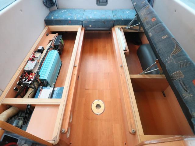 ハイエースワゴン キャンピングカー広島　プレシャスβ　キャンピングカー　ポップアップルーフ　４型フェイス　ＦＦヒーター　シンク　ＤＣ４０Ｌ冷蔵庫　リアクーラー　リアヒーター　１５００Ｗ＋３５０Ｗインバーター　走行充電　外部充電　サイバーナビ　バックカメラ（10枚目）