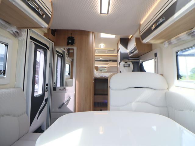 デュカト ローラーチーム　ゼフィーロ２８５ＴＬ　新車　キャンピングカー　乗車５名　就寝５名　家庭用エアコン　セーフティパック　燃料タンク９０Ｌ　右ハンドル　ＬＥＤデイライト　パーキングセンサー　温水ボイラー　ＦＦヒーター　電動プルダウンベッド　１８０馬力（2枚目）