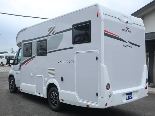 デュカト ローラーチーム　ゼフィーロ２８５ＴＬ　新車　キャンピングカー　乗車５名　就寝５名　家庭用エアコン　セーフティパック　燃料タンク９０Ｌ　右ハンドル　ＬＥＤデイライト　パーキングセンサー　温水ボイラー　ＦＦヒーター　電動プルダウンベッド　１８０馬力（19枚目）