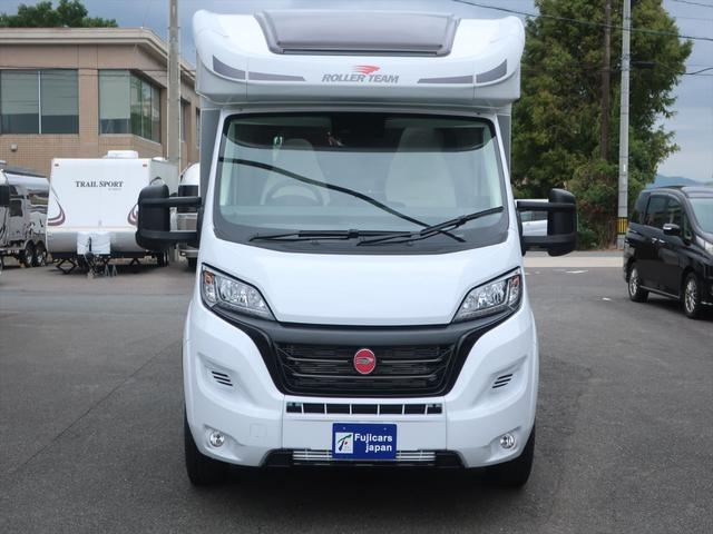 デュカト ローラーチーム　ゼフィーロ２８５ＴＬ　新車　キャンピングカー　乗車５名　就寝５名　家庭用エアコン　セーフティパック　燃料タンク９０Ｌ　右ハンドル　ＬＥＤデイライト　パーキングセンサー　温水ボイラー　ＦＦヒーター　電動プルダウンベッド　１８０馬力（21枚目）