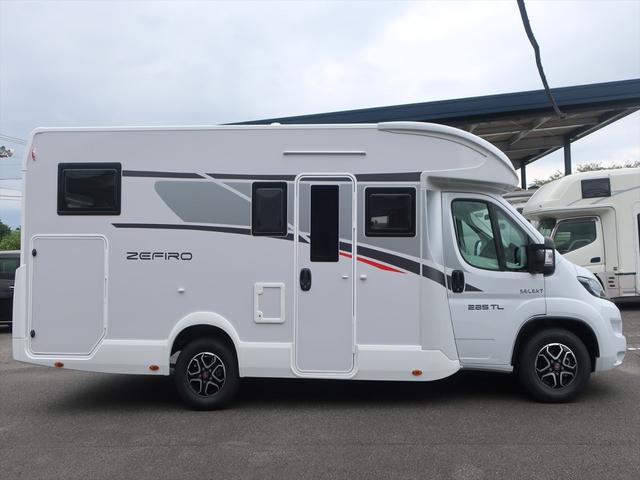 デュカト ローラーチーム　ゼフィーロ２８５ＴＬ　新車　キャンピングカー　乗車５名　就寝５名　家庭用エアコン　セーフティパック　燃料タンク９０Ｌ　右ハンドル　ＬＥＤデイライト　パーキングセンサー　温水ボイラー　ＦＦヒーター　電動プルダウンベッド　１８０馬力（22枚目）