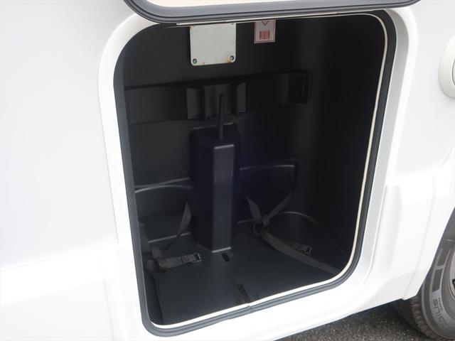 デュカト ローラーチーム　ゼフィーロ２８５ＴＬ　新車　キャンピングカー　乗車５名　就寝５名　家庭用エアコン　セーフティパック　燃料タンク９０Ｌ　右ハンドル　ＬＥＤデイライト　パーキングセンサー　温水ボイラー　ＦＦヒーター　電動プルダウンベッド　１８０馬力（28枚目）