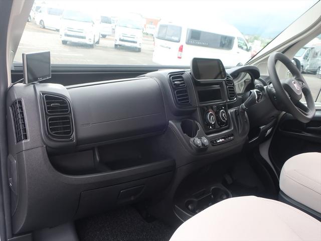 デュカト ローラーチーム　ゼフィーロ２８５ＴＬ　新車　キャンピングカー　乗車５名　就寝５名　家庭用エアコン　セーフティパック　燃料タンク９０Ｌ　右ハンドル　ＬＥＤデイライト　パーキングセンサー　温水ボイラー　ＦＦヒーター　電動プルダウンベッド　１８０馬力（35枚目）