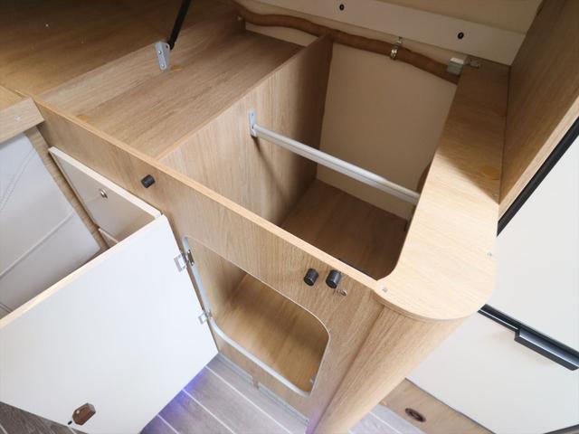 デュカト ローラーチーム　ゼフィーロ２８５ＴＬ　新車　キャンピングカー　乗車５名　就寝５名　家庭用エアコン　セーフティパック　燃料タンク９０Ｌ　右ハンドル　ＬＥＤデイライト　パーキングセンサー　温水ボイラー　ＦＦヒーター　電動プルダウンベッド　１８０馬力（67枚目）