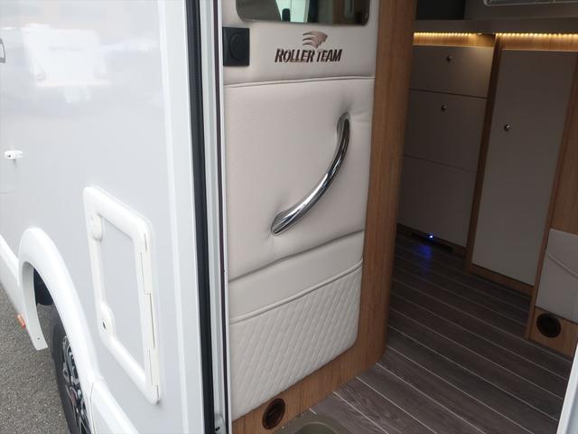 デュカト ローラーチーム　ゼフィーロ２８５ＴＬ　新車　キャンピングカー　乗車５名　就寝５名　家庭用エアコン　セーフティパック　燃料タンク９０Ｌ　右ハンドル　ＬＥＤデイライト　パーキングセンサー　温水ボイラー　ＦＦヒーター　電動プルダウンベッド　１８０馬力（70枚目）