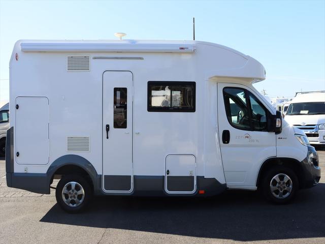 デュカト ローラーチーム　ゼフィーロ２３５ＴＬ　キャンピングカー　ワンオーナー　１５００Ｗインバーター　ＦＦヒーター　ボイラー　ソーラーパネル　サイドオーニング　ツインサブ　液晶テレビ　チューナー　給水タンク１００Ｌ　排水タンク１２０Ｌ　ドラレコ（22枚目）