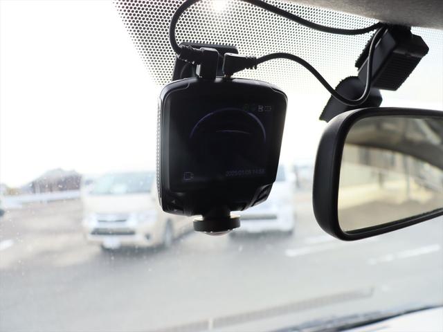 ハイエースバン キャンパー鹿児島　レムセカンドアクト　クロスＶｅｒ　リチウムイオンバッテリー　家庭用エアコン　上開き冷蔵庫　電子レンジ　液晶テレビ　チューナー　フレキシブルソーラー２枚　サイドオーニング　リアクーラー　リアヒーター　ヒッチメンバー　グランキャンパー（15枚目）