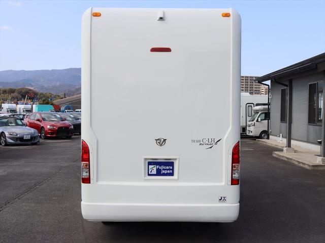 ハイエースワゴン ＲＶトラスト　ＴＲ５００　Ｃ－ＬＨ　４ＷＤ　４人乗り　家庭用エアコン　ＦＦヒーター　マルチルーム　３００Ｗ＋１５００Ｗインバーター　ツインサブ　電子レンジ　リアクーラー　冷蔵庫　液晶テレビ　地デジチューナー　常時バックモニター　キャンピングカー（24枚目）