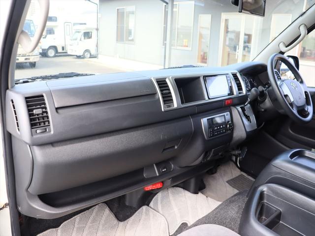 ハイエースワゴン ＲＶトラスト　ＴＲ５００　Ｃ－ＬＨ　４ＷＤ　４人乗り　家庭用エアコン　ＦＦヒーター　マルチルーム　３００Ｗ＋１５００Ｗインバーター　ツインサブ　電子レンジ　リアクーラー　冷蔵庫　液晶テレビ　地デジチューナー　常時バックモニター　キャンピングカー（30枚目）