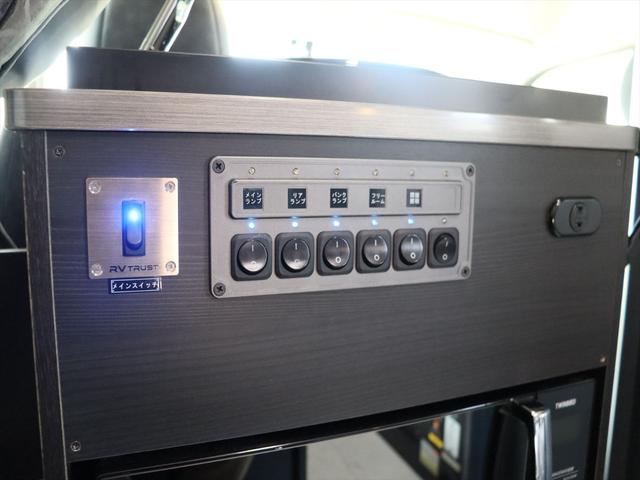 ハイエースワゴン ＲＶトラスト　ＴＲ５００　Ｃ－ＬＨ　４ＷＤ　４人乗り　家庭用エアコン　ＦＦヒーター　マルチルーム　３００Ｗ＋１５００Ｗインバーター　ツインサブ　電子レンジ　リアクーラー　冷蔵庫　液晶テレビ　地デジチューナー　常時バックモニター　キャンピングカー（40枚目）