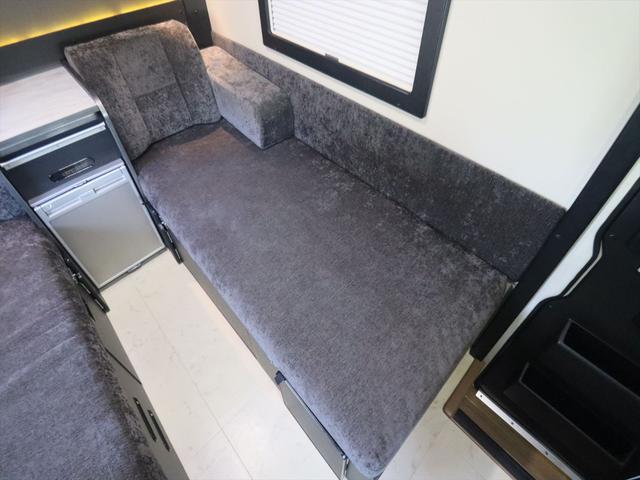 ハイエースワゴン ＲＶトラスト　ＴＲ５００　Ｃ－ＬＨ　４ＷＤ　４人乗り　家庭用エアコン　ＦＦヒーター　マルチルーム　３００Ｗ＋１５００Ｗインバーター　ツインサブ　電子レンジ　リアクーラー　冷蔵庫　液晶テレビ　地デジチューナー　常時バックモニター　キャンピングカー（47枚目）