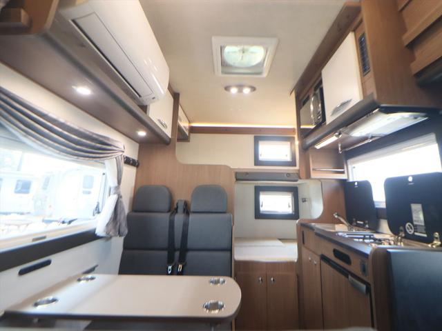 ハイエースワゴン ＲＶトラスト　ＴＲ５００　ＮＥＵＴＲＩＳＥ　ニュートライズ　ＯＰ５３２　リチウム４００Ａｈ　ソーラーパネル５２５Ｗ　足廻り一式強化　レカロ２脚ヒーター付き　オーニング　全方位カメラ　内部電源　ボディラッピング　アルパインインナーミラー　４ＷＤ　キャンピングカー（2枚目）