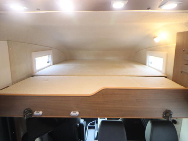 ハイエースワゴン ＲＶトラスト　ＴＲ５００　ＮＥＵＴＲＩＳＥ　ニュートライズ　ＯＰ５３２　リチウム４００Ａｈ　ソーラーパネル５２５Ｗ　足廻り一式強化　レカロ２脚ヒーター付き　オーニング　全方位カメラ　内部電源　ボディラッピング　アルパインインナーミラー　４ＷＤ　キャンピングカー（6枚目）