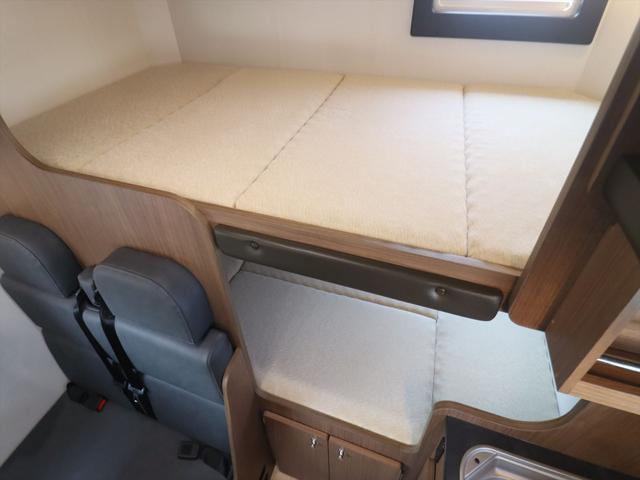 ハイエースワゴン ＲＶトラスト　ＴＲ５００　ＮＥＵＴＲＩＳＥ　ニュートライズ　ＯＰ５３２　リチウム４００Ａｈ　ソーラーパネル５２５Ｗ　足廻り一式強化　レカロ２脚ヒーター付き　オーニング　全方位カメラ　内部電源　ボディラッピング　アルパインインナーミラー　４ＷＤ　キャンピングカー（11枚目）