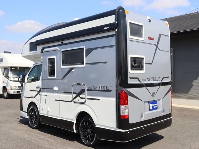 ハイエースワゴン ＲＶトラスト　ＴＲ５００　ＮＥＵＴＲＩＳＥ　ニュートライズ　ＯＰ５３２　リチウム４００Ａｈ　ソーラーパネル５２５Ｗ　足廻り一式強化　レカロ２脚ヒーター付き　オーニング　全方位カメラ　内部電源　ボディラッピング　アルパインインナーミラー　４ＷＤ　キャンピングカー（18枚目）