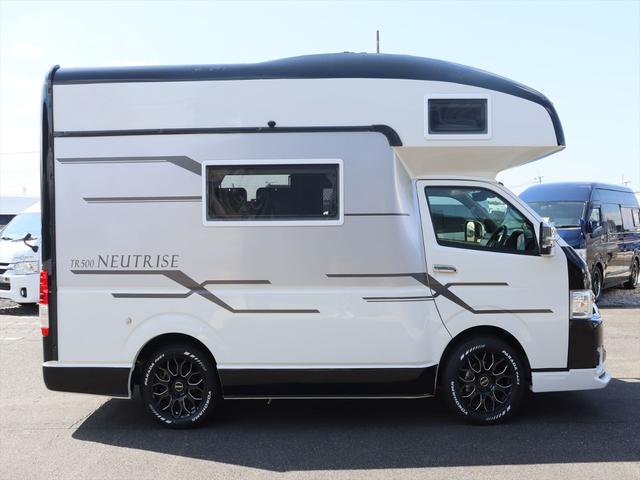 ハイエースワゴン ＲＶトラスト　ＴＲ５００　ＮＥＵＴＲＩＳＥ　ニュートライズ　ＯＰ５３２　リチウム４００Ａｈ　ソーラーパネル５２５Ｗ　足廻り一式強化　レカロ２脚ヒーター付き　オーニング　全方位カメラ　内部電源　ボディラッピング　アルパインインナーミラー　４ＷＤ　キャンピングカー（23枚目）