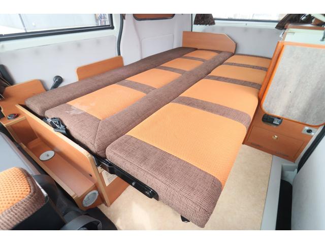 タウンエースバン キャンピングカー広島　ピコ　ポップアップルーフ　キャンピングカー　ＦＦヒーター　３５０Ｗインバーター　外部充電シンク　ポータブル冷蔵庫　サブバッテリー　走行充電　ＳＤナビ　バックカメラ　ＥＴＣ　フロントスポイラー（3枚目）