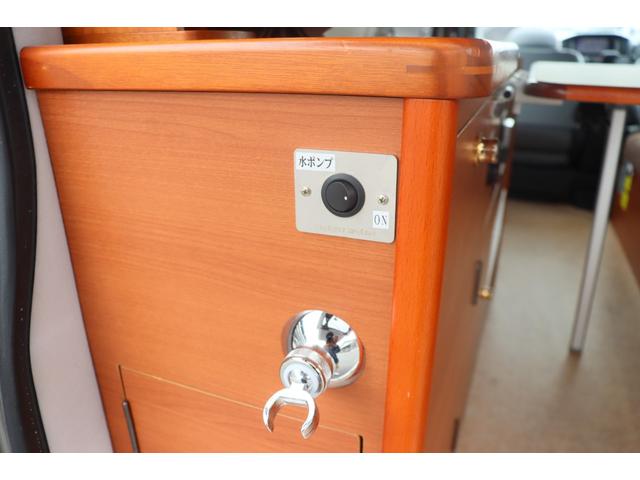 タウンエースバン キャンピングカー広島　ピコ　ポップアップルーフ　キャンピングカー　ＦＦヒーター　３５０Ｗインバーター　外部充電シンク　ポータブル冷蔵庫　サブバッテリー　走行充電　ＳＤナビ　バックカメラ　ＥＴＣ　フロントスポイラー（50枚目）