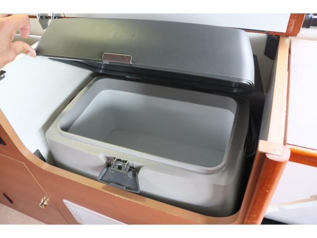 タウンエースバン キャンピングカー広島　ピコ　ポップアップルーフ　キャンピングカー　ＦＦヒーター　３５０Ｗインバーター　外部充電シンク　ポータブル冷蔵庫　サブバッテリー　走行充電　ＳＤナビ　バックカメラ　ＥＴＣ　フロントスポイラー（57枚目）