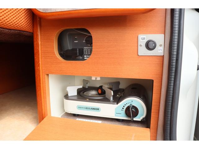 タウンエースバン キャンピングカー広島　ピコ　ポップアップルーフ　キャンピングカー　ＦＦヒーター　３５０Ｗインバーター　外部充電シンク　ポータブル冷蔵庫　サブバッテリー　走行充電　ＳＤナビ　バックカメラ　ＥＴＣ　フロントスポイラー（68枚目）