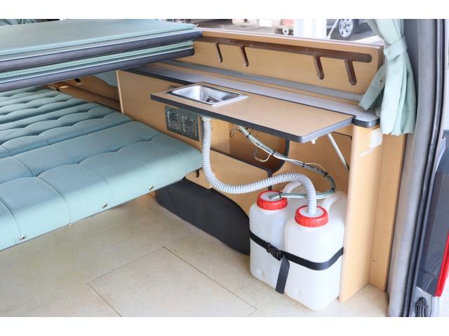 ハイエースバン アネックス　ジョイフル　キャンピングカー　シンク　冷蔵庫　サブバッテリー　インバーター３５０Ｗ　走行充電　外部電源　オーニング　フリップダウンモニター　社外１５インチＡＷ　ナビ　フルセグ　Ｂｌｕｅｔｏｏｔｈ　ＥＴＣ（7枚目）