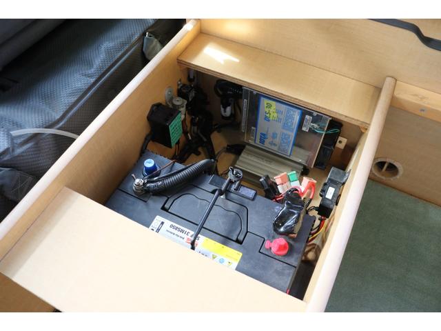 ハイエースバン アネックス　ジョイフル　キャンピングカー　シンク　冷蔵庫　サブバッテリー　インバーター３５０Ｗ　走行充電　外部電源　オーニング　フリップダウンモニター　社外１５インチＡＷ　ナビ　フルセグ　Ｂｌｕｅｔｏｏｔｈ　ＥＴＣ（9枚目）