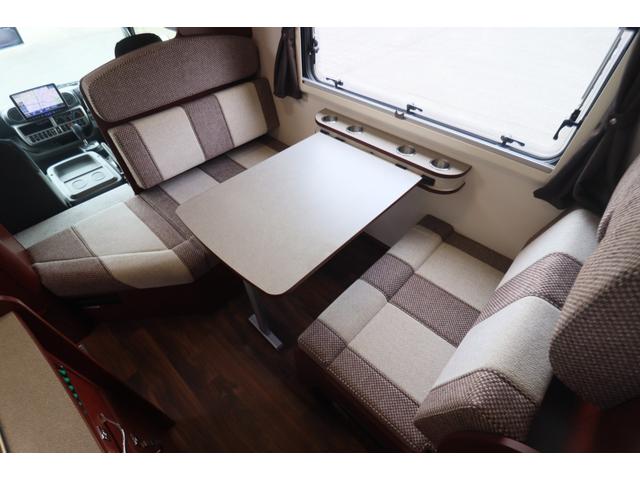 カムロード ナッツＲＶ　クレソンジャーニー　タイプＸ　先進安全装備／家庭用エアコン／急速充電／１５００Ｗインバーター／給排水タンク６０Ｌ／強化ショック／ビックＸナビ／７人乗りＦＦヒーター／液晶テレビ／電子レンジ／トリプルサブＢＴ／キャンピングカー（3枚目）
