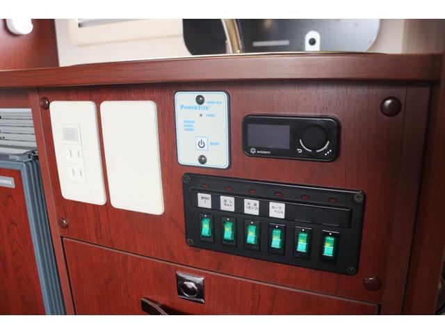 カムロード ナッツＲＶ　クレソンジャーニー　タイプＸ　先進安全装備／家庭用エアコン／急速充電／１５００Ｗインバーター／給排水タンク６０Ｌ／強化ショック／ビックＸナビ／７人乗りＦＦヒーター／液晶テレビ／電子レンジ／トリプルサブＢＴ／キャンピングカー（11枚目）