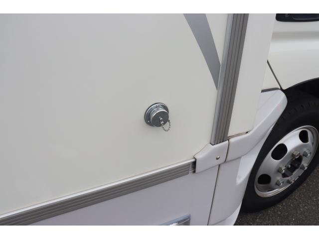 カムロード ナッツＲＶ　クレソンジャーニー　タイプＸ　先進安全装備／家庭用エアコン／急速充電／１５００Ｗインバーター／給排水タンク６０Ｌ／強化ショック／ビックＸナビ／７人乗りＦＦヒーター／液晶テレビ／電子レンジ／トリプルサブＢＴ／キャンピングカー（27枚目）