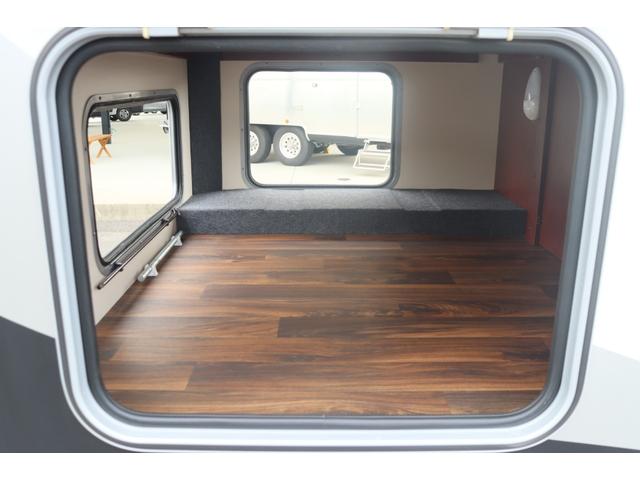 カムロード ナッツＲＶ　クレソンジャーニー　タイプＸ　先進安全装備／家庭用エアコン／急速充電／１５００Ｗインバーター／給排水タンク６０Ｌ／強化ショック／ビックＸナビ／７人乗りＦＦヒーター／液晶テレビ／電子レンジ／トリプルサブＢＴ／キャンピングカー（30枚目）