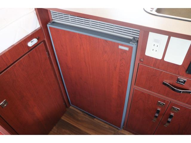 カムロード ナッツＲＶ　クレソンジャーニー　タイプＸ　先進安全装備／家庭用エアコン／急速充電／１５００Ｗインバーター／給排水タンク６０Ｌ／強化ショック／ビックＸナビ／７人乗りＦＦヒーター／液晶テレビ／電子レンジ／トリプルサブＢＴ／キャンピングカー（50枚目）