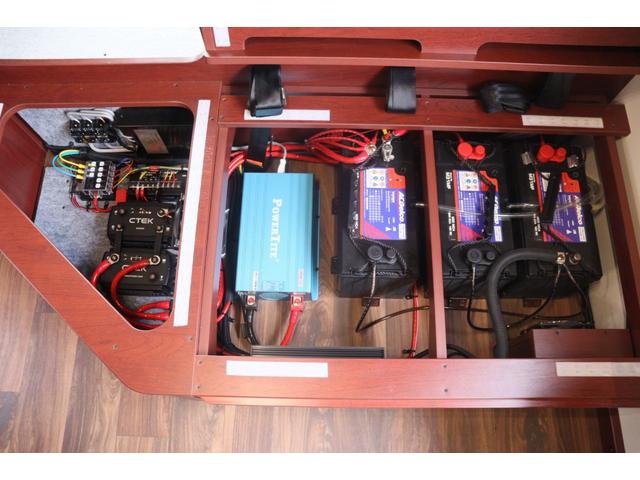 カムロード ナッツＲＶ　クレソンジャーニー　タイプＸ　先進安全装備／家庭用エアコン／急速充電／１５００Ｗインバーター／給排水タンク６０Ｌ／強化ショック／ビックＸナビ／７人乗りＦＦヒーター／液晶テレビ／電子レンジ／トリプルサブＢＴ／キャンピングカー（60枚目）