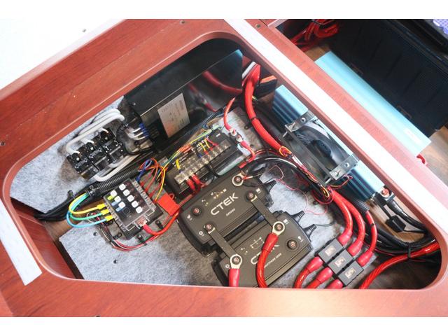 カムロード ナッツＲＶ　クレソンジャーニー　タイプＸ　先進安全装備／家庭用エアコン／急速充電／１５００Ｗインバーター／給排水タンク６０Ｌ／強化ショック／ビックＸナビ／７人乗りＦＦヒーター／液晶テレビ／電子レンジ／トリプルサブＢＴ／キャンピングカー（62枚目）