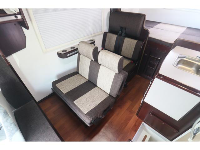 カムロード ナッツＲＶ　クレソンＸ　キャンピングカー　ＦＦヒーター　ソーラーパネル　インバーター１５００Ｗ　テレビ　電子レンジ　マックスファン　リアクーラー　ツインサブ　外部電源　走行充電　常時リアモニター　ナビ　Ｂｌｕｅｔｏｏｔｈ（3枚目）
