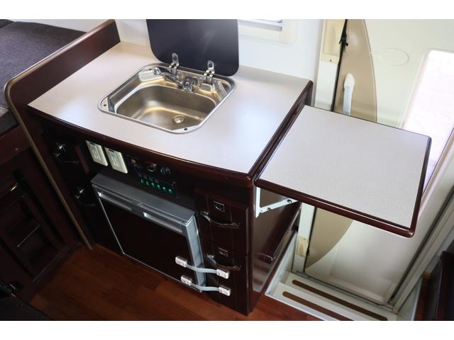 カムロード ナッツＲＶ　クレソンＸ　キャンピングカー　ＦＦヒーター　ソーラーパネル　インバーター１５００Ｗ　テレビ　電子レンジ　マックスファン　リアクーラー　ツインサブ　外部電源　走行充電　常時リアモニター　ナビ　Ｂｌｕｅｔｏｏｔｈ（7枚目）