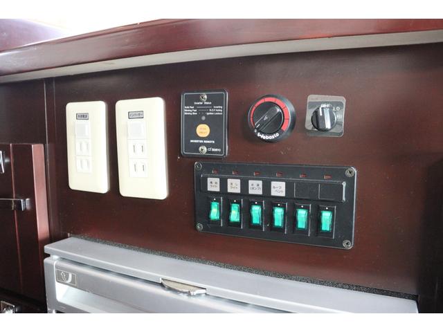 カムロード ナッツＲＶ　クレソンＸ　キャンピングカー　ＦＦヒーター　ソーラーパネル　インバーター１５００Ｗ　テレビ　電子レンジ　マックスファン　リアクーラー　ツインサブ　外部電源　走行充電　常時リアモニター　ナビ　Ｂｌｕｅｔｏｏｔｈ（8枚目）